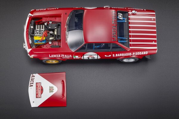 Lancia Lancia HF 1600 Coupe #12 Night Version 2nd Rally San Remo 1972 + Showcase - 1:12 - Top Marques Collectibles