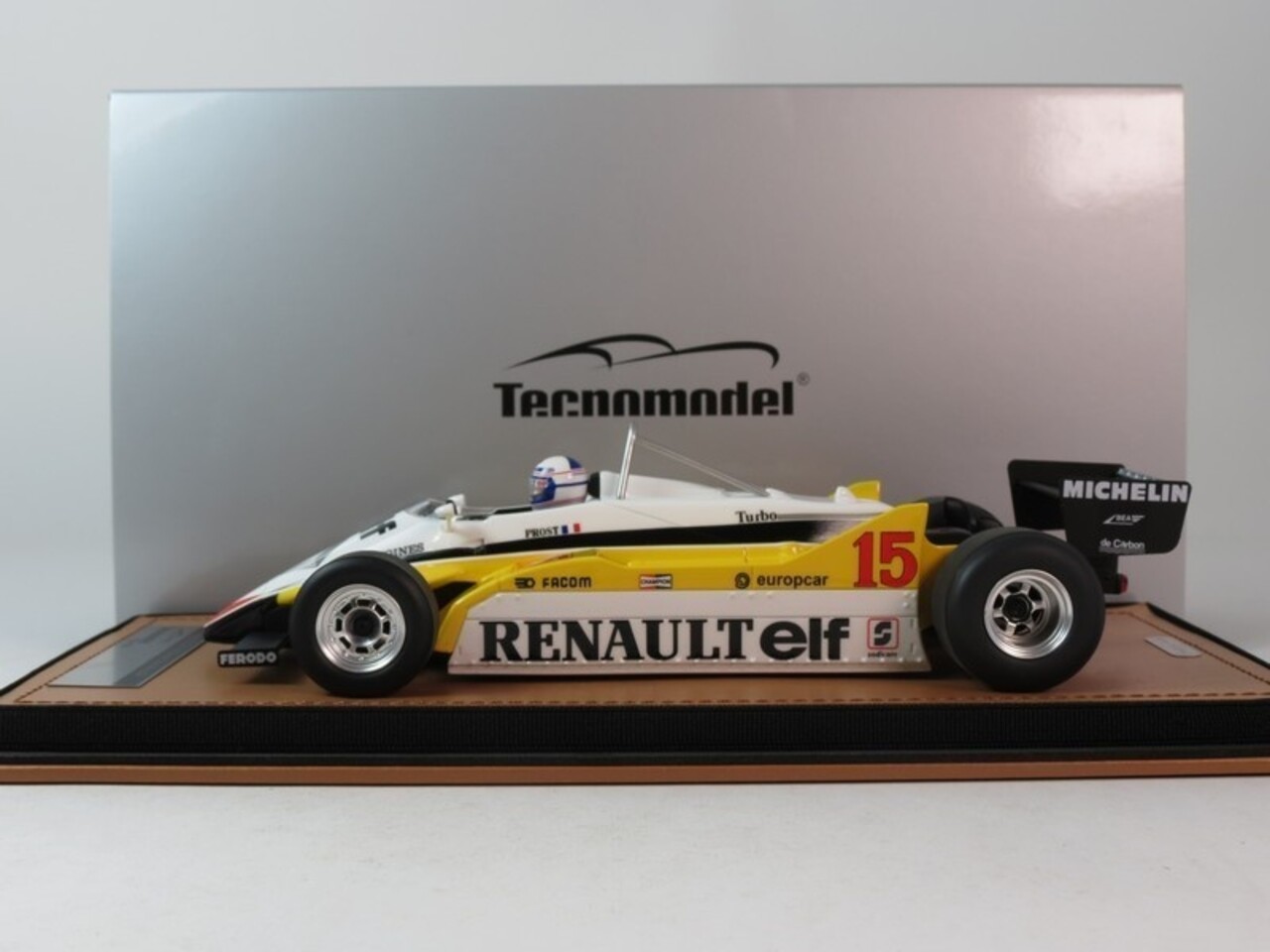 Renault Renault RE30B #15 Winner GP Brasil 1982 + Pilot - 1:18 - Tecnomodel Mythos