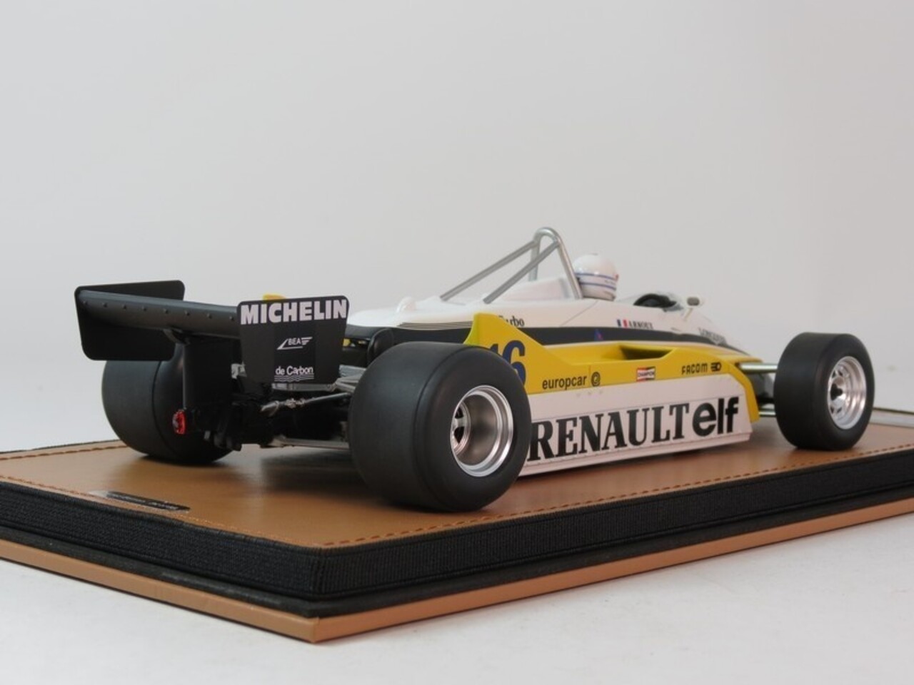 Renault Renault RE30B #16 Winner GP France 1982 + Pilot - 1:18 - Tecnomodel Mythos