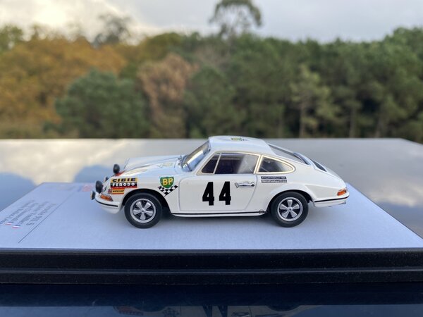 Porsche Porsche 911 S #44 24H Le Mans 1968 - 1:43 - Troféu Porsche Porsche 911 S #44 24H Le Mans 1968 - 1:43 - Troféu