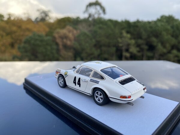 Porsche Porsche 911 S #44 24H Le Mans 1968 - 1:43 - Troféu Porsche Porsche 911 S #44 24H Le Mans 1968 - 1:43 - Troféu