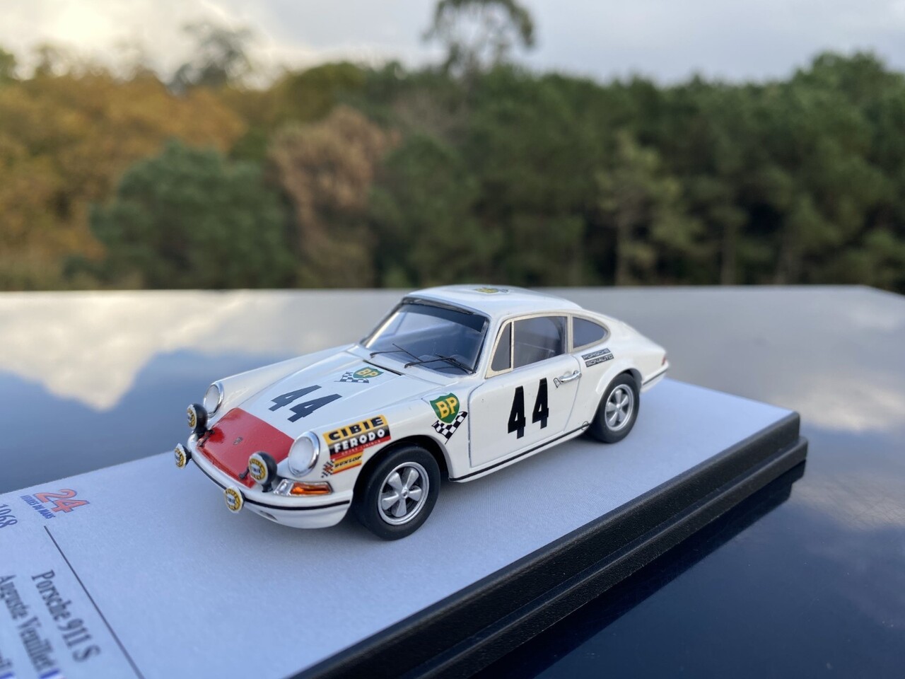 Porsche Porsche 911 S #44 24H Le Mans 1968 - 1:43 - Troféu Porsche Porsche 911 S #44 24H Le Mans 1968 - 1:43 - Troféu