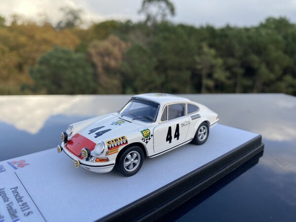 Porsche Porsche 911 S #44 24H Le Mans 1968 - 1:43 - Troféu Porsche Porsche 911 S #44 24H Le Mans 1968 - 1:43 - Troféu