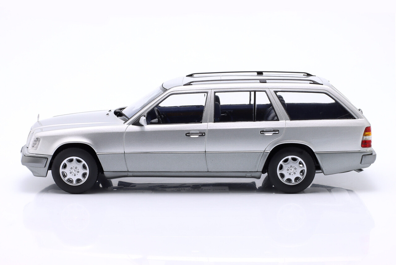 Mercedes-Benz Mercedes-Benz E-Class T-Model 1995 - 1:18 - Triple 9 Collection