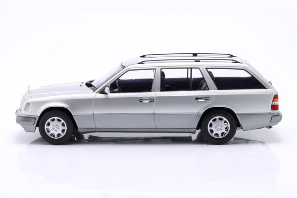 Mercedes-Benz Mercedes-Benz E-Class T-Model 1995 - 1:18 - Triple 9 Collection