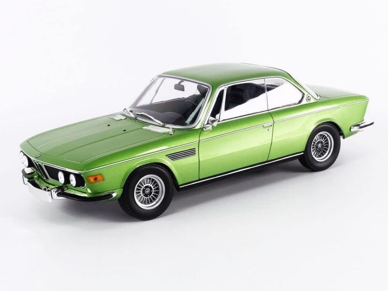BMW BMW 3.0 CSI 1971 - 1:18 - Minichamps