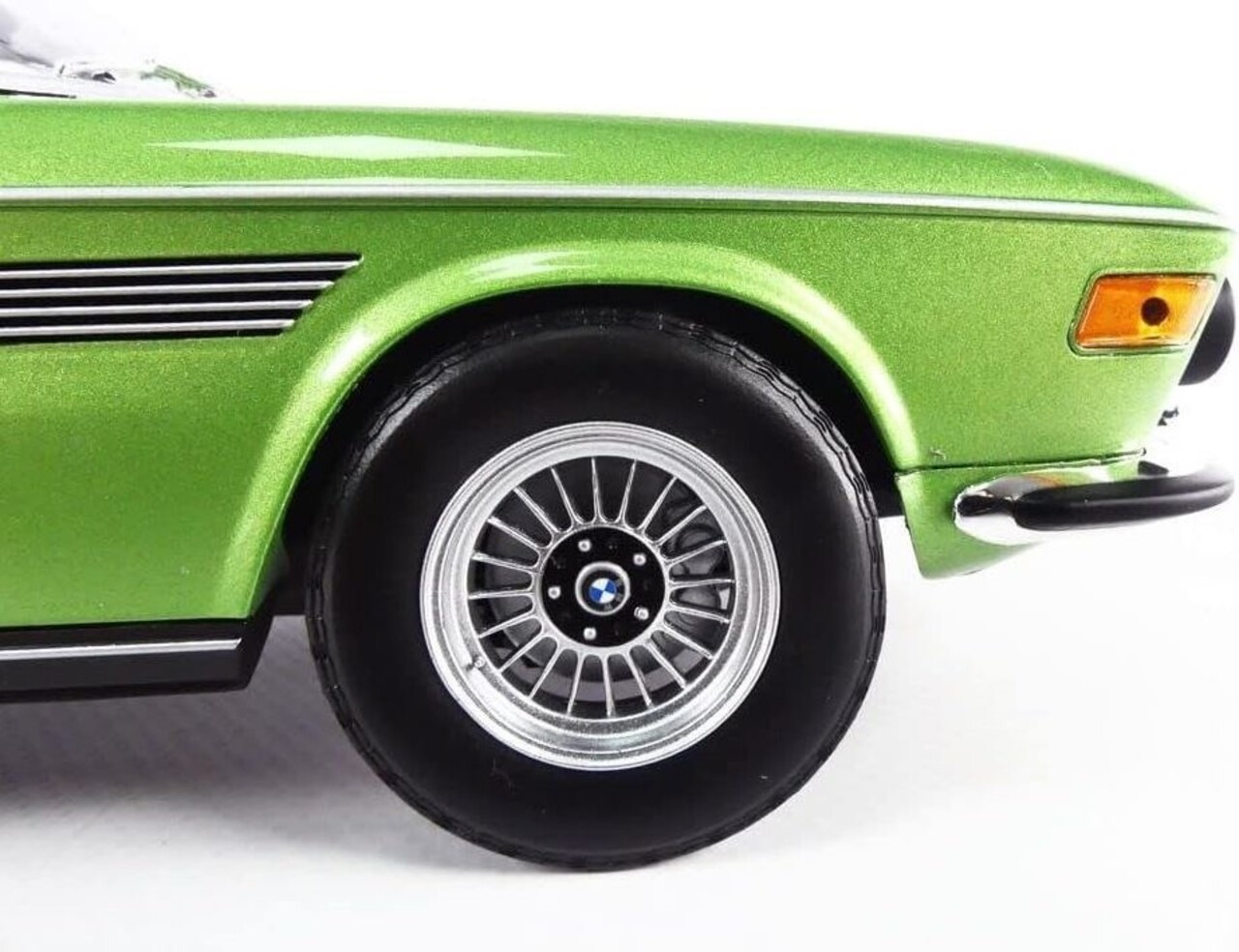 BMW BMW 3.0 CSI 1971 - 1:18 - Minichamps
