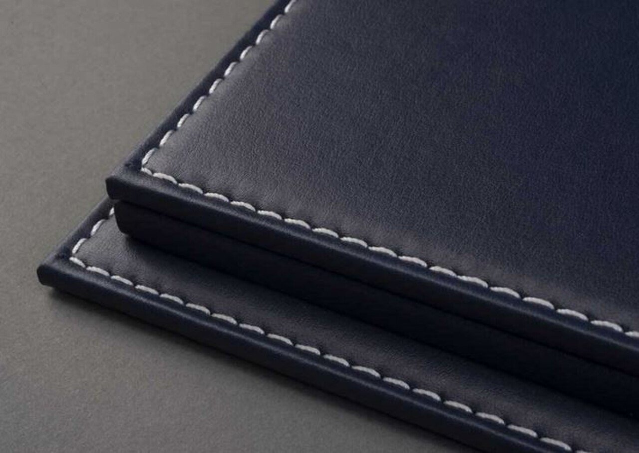 Atlantic Acrylic Display Case Mulhouse Dark Blue Leather Base - 1:8 - Atlantic Atlantic Acrylic Display Case Mulhouse Dark Blue Leather Base - 1:8 - Atlantic