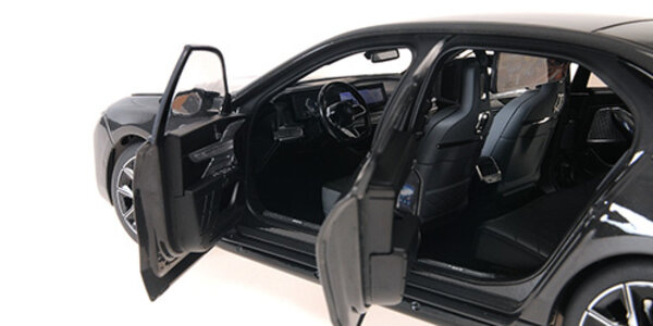 BMW BMW i7 M70 (G70) 2024 - 1:18 - Minichamps BMW BMW i7 M70 (G70) 2024 - 1:18 - Minichamps