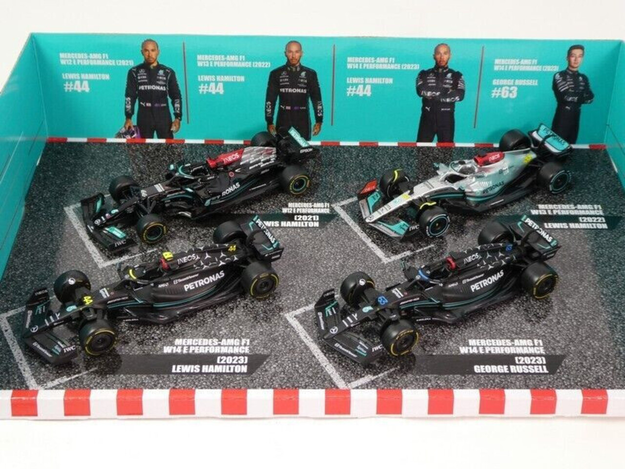Formule 1 Mercedes-Benz AMG GP SET 4x: W14 Team Petronas #44 Season 2023 (Ham) + #63 Season 2023 (Russ)+#44 Season 2022 (Ham) + #44 Season 2021 (Ham) - 1:43 - Bburago Formule 1 Mercedes-Benz AMG GP SET 4x: W14 Team Petronas #44 Season 2023 (Ham) + #63 Season 2023 (Russ)+#44 Season 2022 (Ham) + #44 Season 2021 (Ham) - 1:43 - Bburago