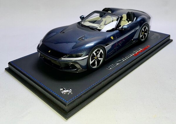 Ferrari Ferrari 12 Cil. V12 830cv Spider Open 2024 + Showcase - 1:18 - BBR