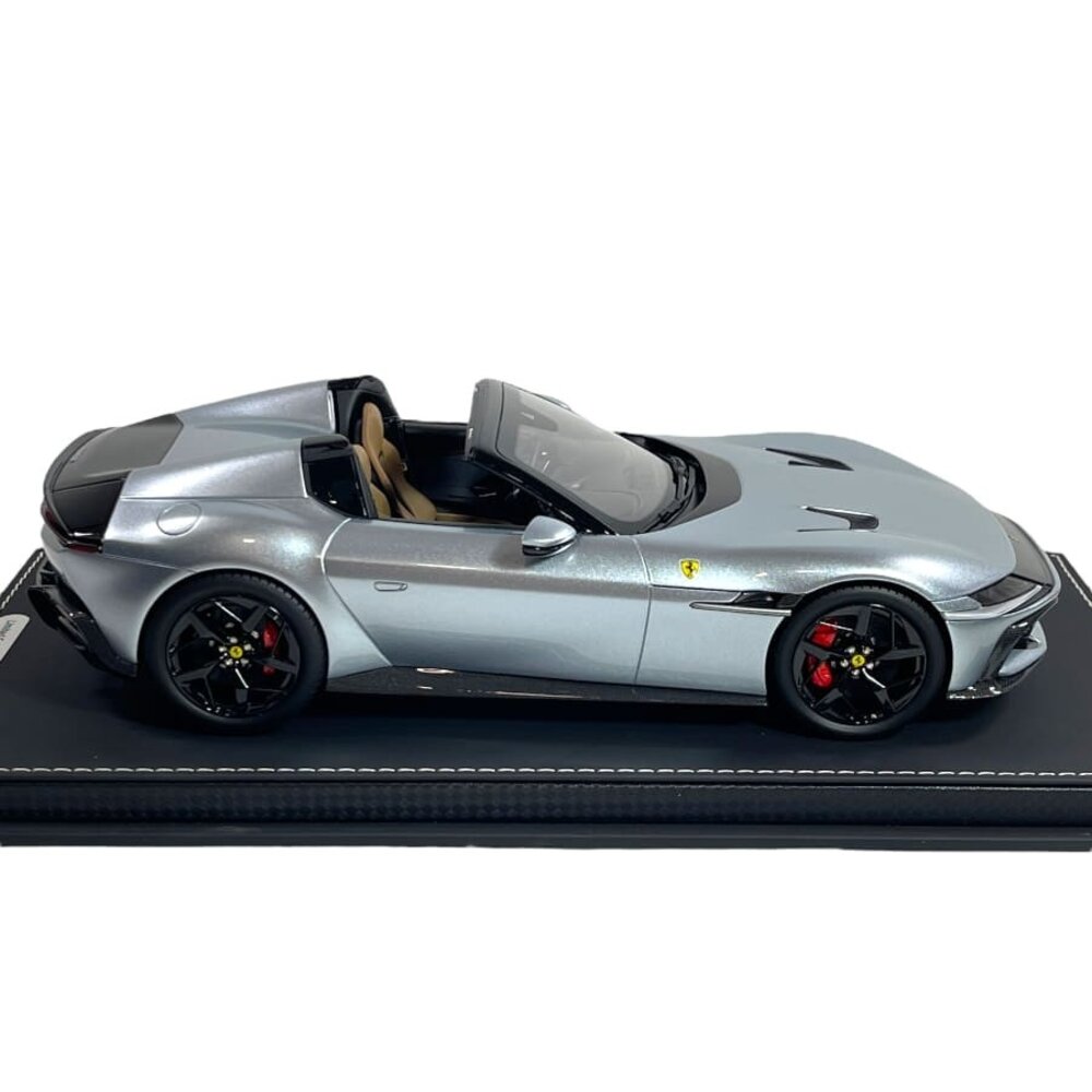 Ferrari Ferrari 12 Cil. V12 830cv Spider Open 2024 + Showcase - 1:18 - BBR