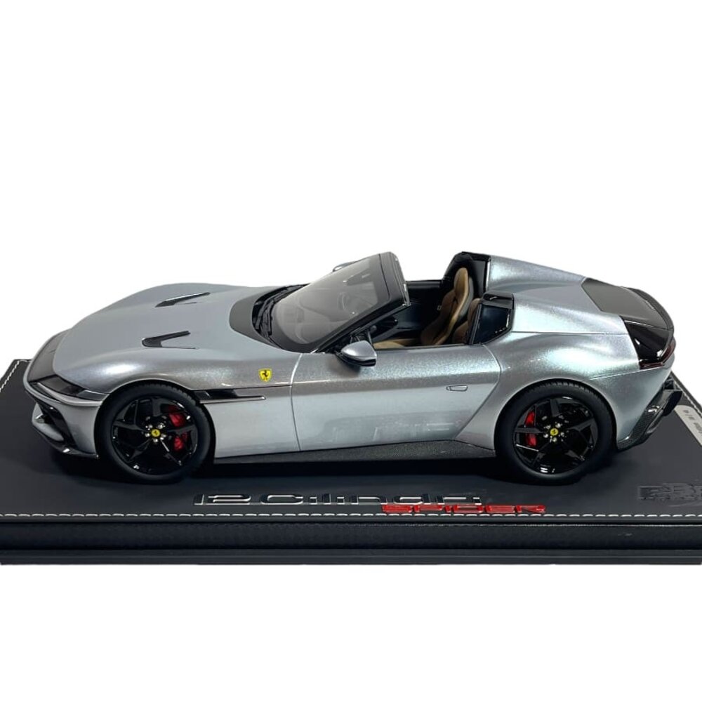Ferrari Ferrari 12 Cil. V12 830cv Spider Open 2024 + Showcase - 1:18 - BBR