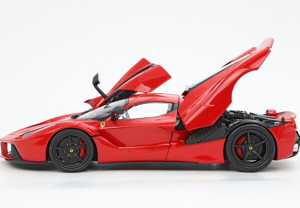 Ferrari Ferrari LaFerrari 2013 Black Rims - 1:18 - BBR Ferrari Ferrari LaFerrari 2013 Black Rims - 1:18 - BBR