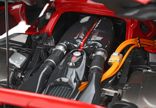 Ferrari Ferrari LaFerrari 2013 Silver Rims - 1:18 - BBR Ferrari Ferrari LaFerrari 2013 Silver Rims - 1:18 - BBR