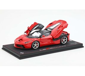 Ferrari Ferrari LaFerrari 2013 Silver Rims + Showcase - 1:18 - BBR Ferrari Ferrari LaFerrari 2013 Silver Rims + Showcase - 1:18 - BBR