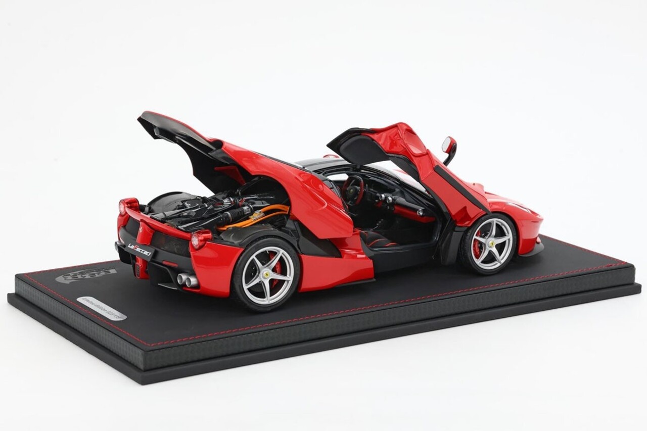 Ferrari Ferrari LaFerrari 2013 Silver Rims + Showcase - 1:18 - BBR