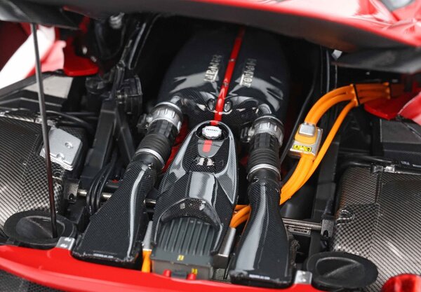 Ferrari Ferrari LaFerrari 2013 Silver Rims + Showcase - 1:18 - BBR