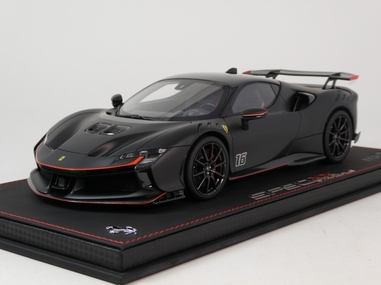 Ferrari Ferrari SF90 XX Stradale #16 Personal Car Charles Leclerc 2024 + Showcase - 1:18 - BBR