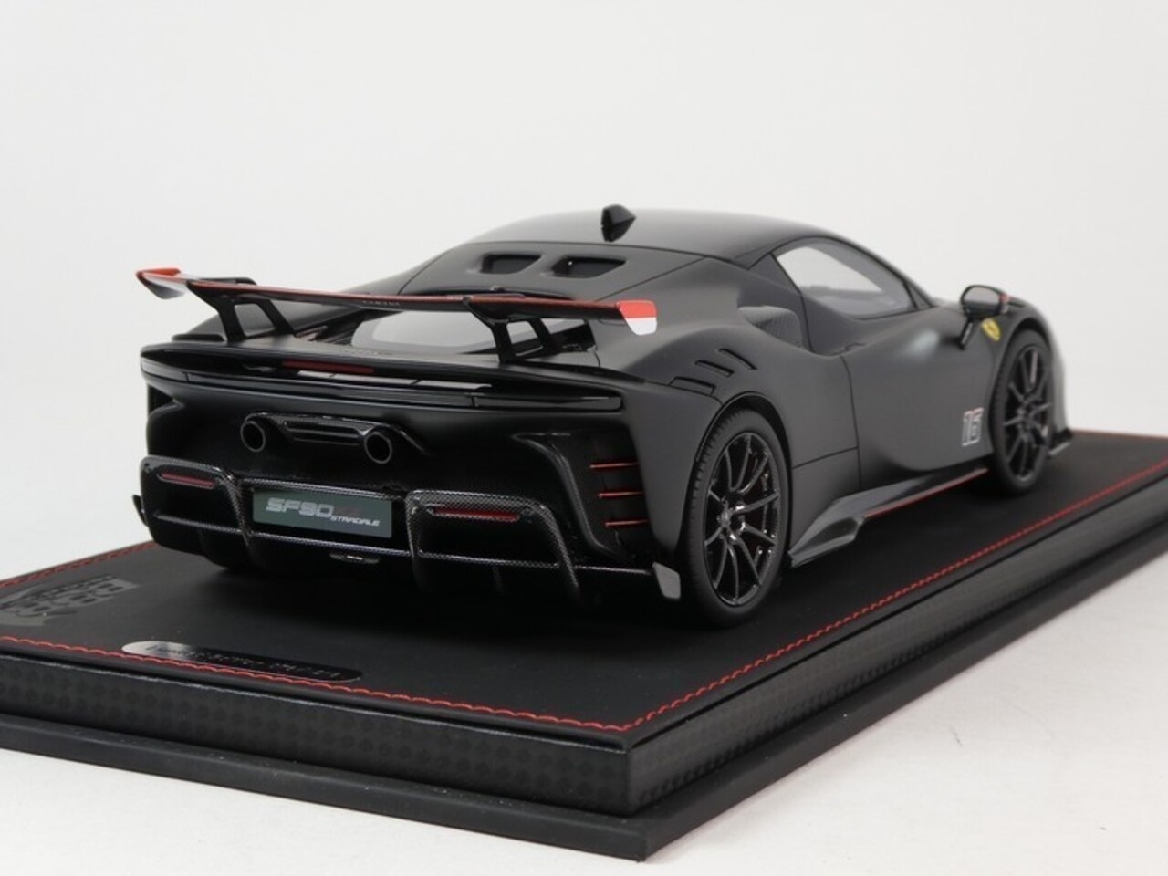 Ferrari Ferrari SF90 XX Stradale #16 Personal Car Charles Leclerc 2024 + Showcase - 1:18 - BBR