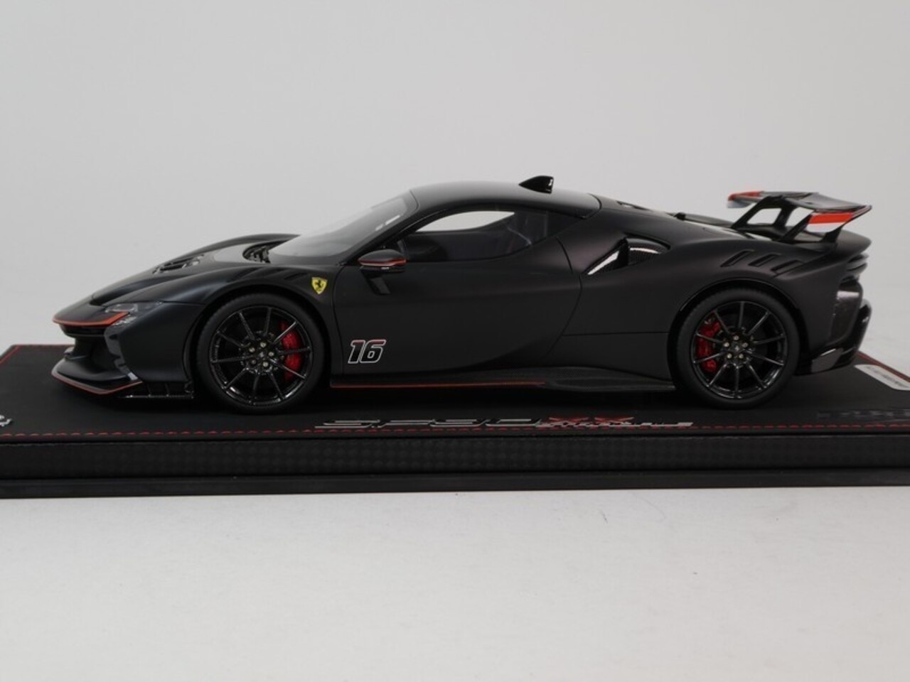 Ferrari Ferrari SF90 XX Stradale #16 Personal Car Charles Leclerc 2024 + Showcase - 1:18 - BBR