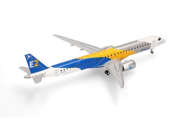 Embraer Embraer E195-E2 'Corporate Livery PR-ZIQ' - 1:200 - Herpa