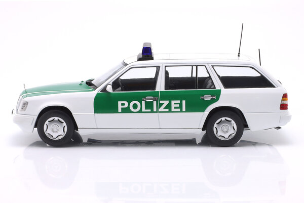 Mercedes-Benz Mercedes-Benz E-Class T-Model German Police 1995 - 1:18 - Triple 9 Collection Mercedes-Benz Mercedes-Benz E-Class T-Model German Police 1995 - 1:18 - Triple 9 Collection