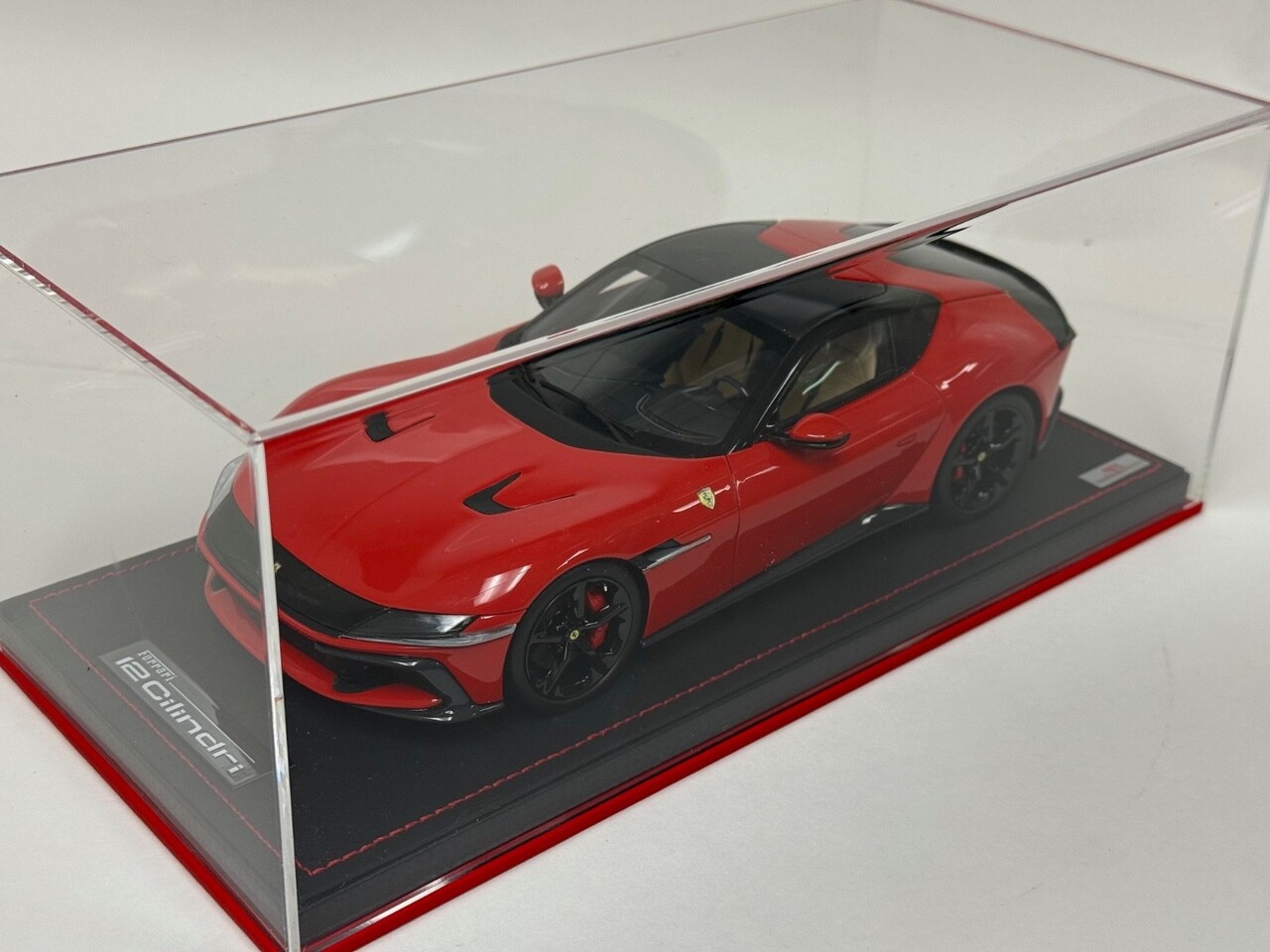 Ferrari Ferrari 12 Cilinders Coupe V12 830CV 2024 + Showcase  - 1:18 - MR Collection Models