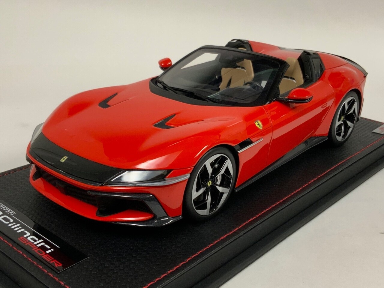 Ferrari Ferrari 12 Cilinders Spider V12 830CV 2024 + Showcase  - 1:18 - MR Collection Models