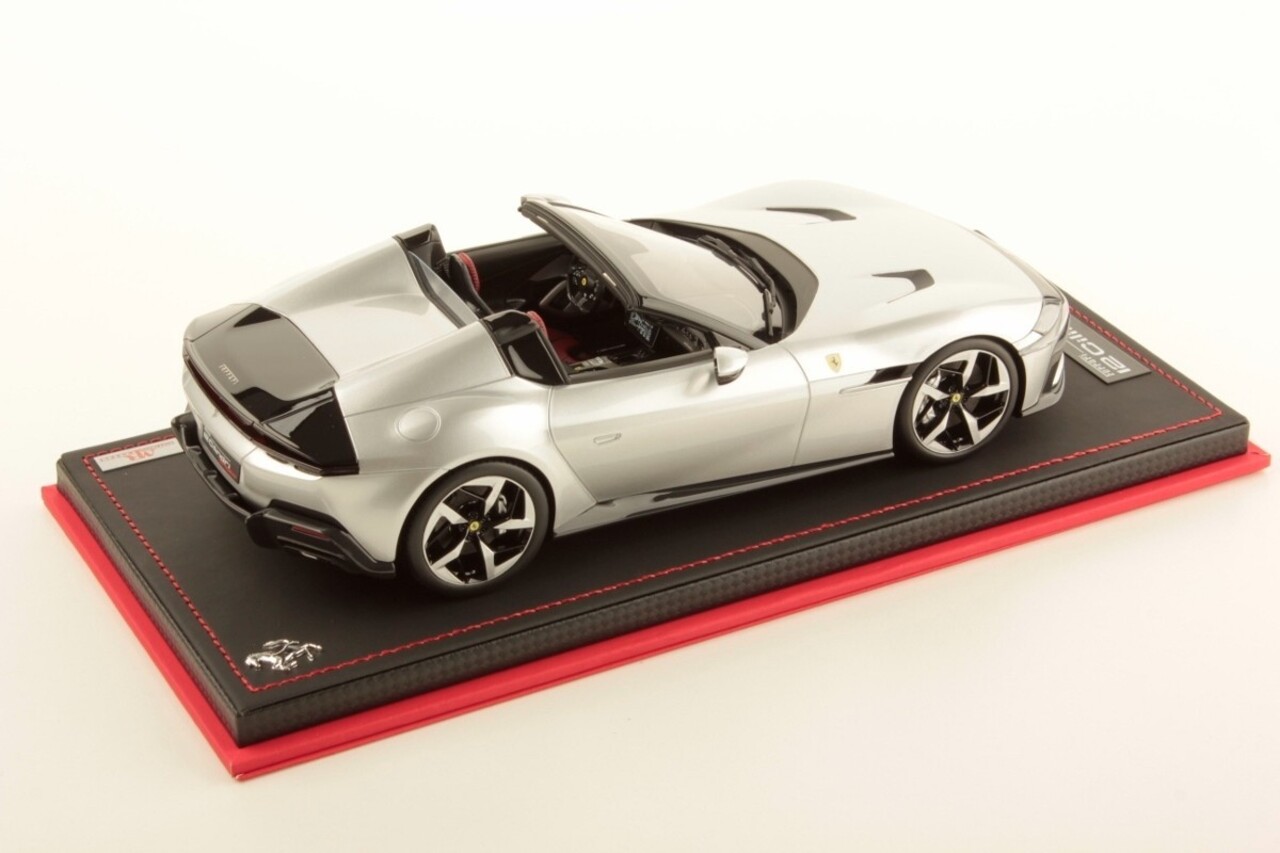 Ferrari Ferrari 12 Cilinders Spider V12 830CV 2024 + Showcase  - 1:18 - MR Collection Models