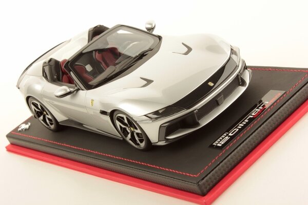 Ferrari Ferrari 12 Cilinders Spider V12 830CV 2024 + Showcase  - 1:18 - MR Collection Models
