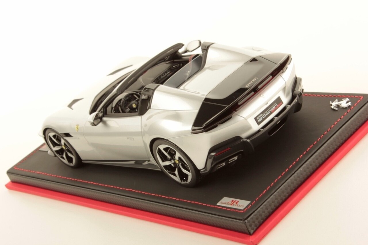Ferrari Ferrari 12 Cilinders Spider V12 830CV 2024 + Showcase  - 1:18 - MR Collection Models