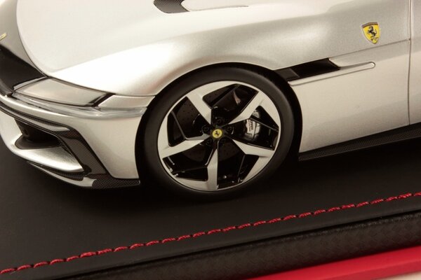 Ferrari Ferrari 12 Cilinders Spider V12 830CV 2024 + Showcase  - 1:18 - MR Collection Models