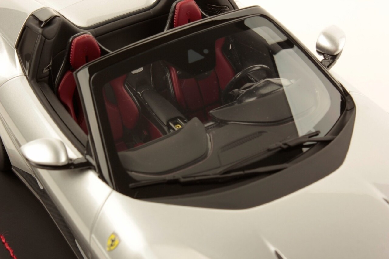 Ferrari Ferrari 12 Cilinders Spider V12 830CV 2024 + Showcase  - 1:18 - MR Collection Models