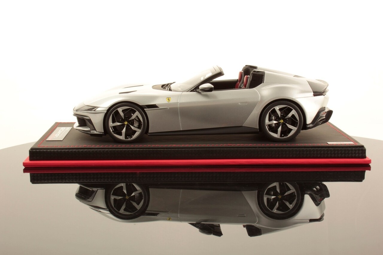 Ferrari Ferrari 12 Cilinders Spider V12 830CV 2024 + Showcase  - 1:18 - MR Collection Models
