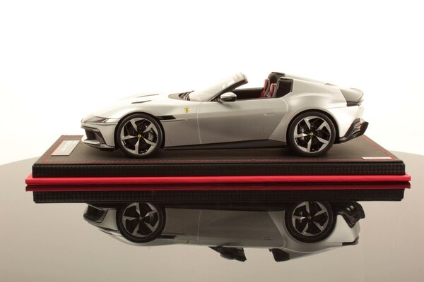 Ferrari Ferrari 12 Cilinders Spider V12 830CV 2024 + Showcase  - 1:18 - MR Collection Models