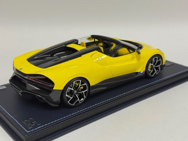 Bugatti Bugatti Mistral W16 2023 + Showcase  - 1:18 - MR Collection Models