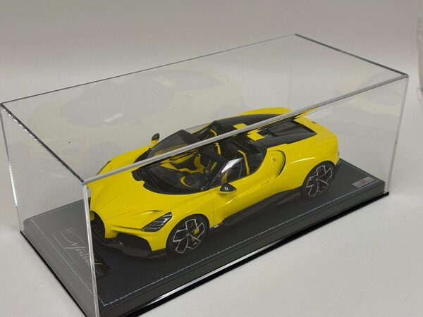 Bugatti Bugatti Mistral W16 2023 + Showcase  - 1:18 - MR Collection Models