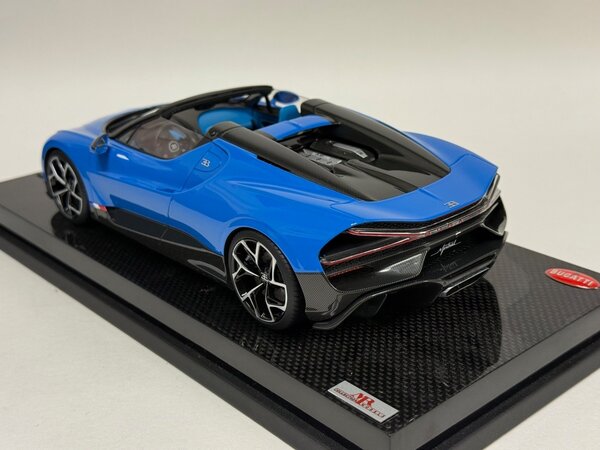 Bugatti Bugatti Mistral W16 2023 + Showcase  - 1:18 - MR Collection Models