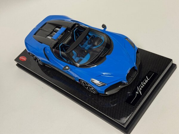 Bugatti Bugatti Mistral W16 2023 + Showcase  - 1:18 - MR Collection Models