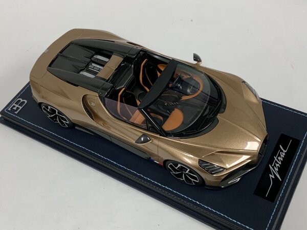 Bugatti Bugatti Mistral W16 2023 + Showcase  - 1:18 - MR Collection Models