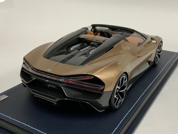 Bugatti Bugatti Mistral W16 2023 + Showcase  - 1:18 - MR Collection Models