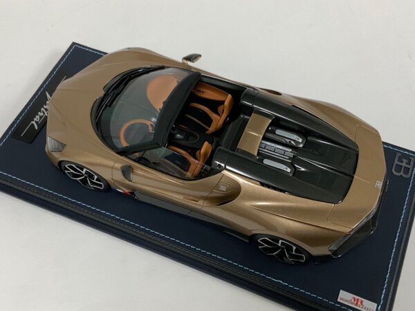 Bugatti Bugatti Mistral W16 2023 + Showcase  - 1:18 - MR Collection Models