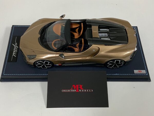 Bugatti Bugatti Mistral W16 2023 + Showcase  - 1:18 - MR Collection Models