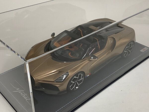 Bugatti Bugatti Mistral W16 2023 + Showcase  - 1:18 - MR Collection Models