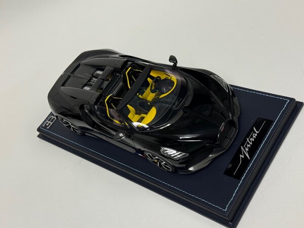 Bugatti Bugatti Mistral W16 2023 + Showcase  - 1:18 - MR Collection Models