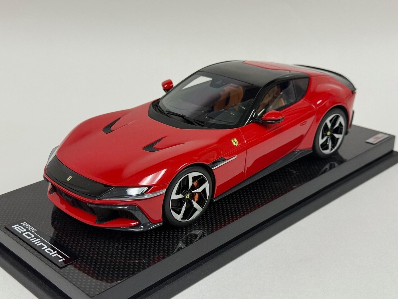 Ferrari Ferrari 12 Cilinders Coupe V12 830CV 2024 + Showcase  - 1:18 - MR Collection Models