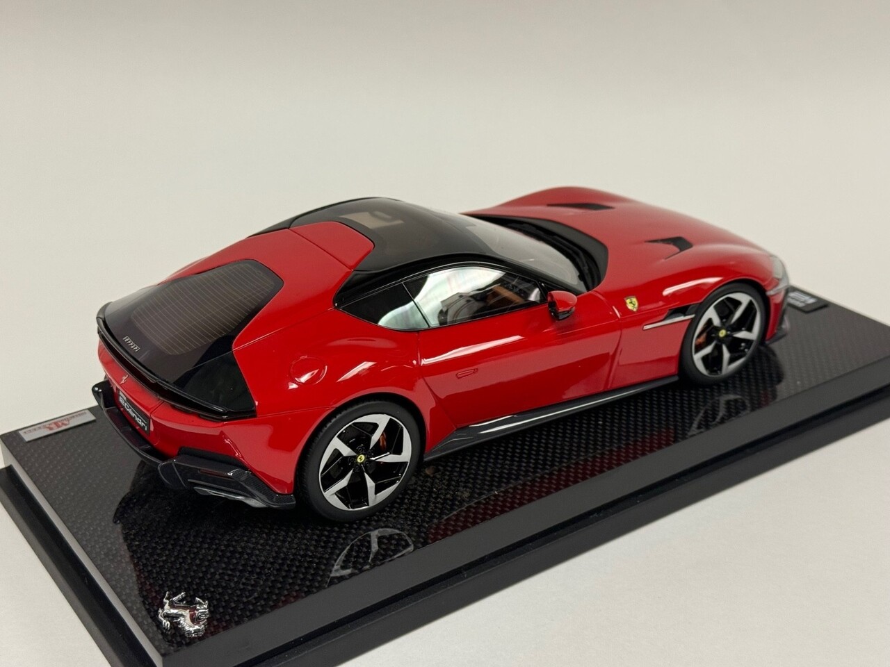Ferrari Ferrari 12 Cilinders Coupe V12 830CV 2024 + Showcase  - 1:18 - MR Collection Models