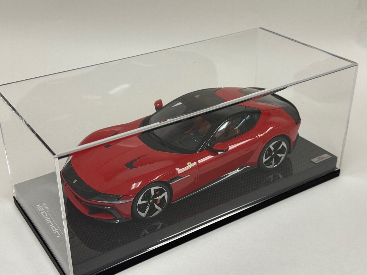 Ferrari Ferrari 12 Cilinders Coupe V12 830CV 2024 + Showcase  - 1:18 - MR Collection Models