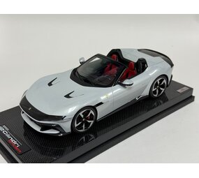 Ferrari Ferrari 12 Cilinders Coupe V12 830CV 2024 + Showcase  - 1:18 - MR Collection Models